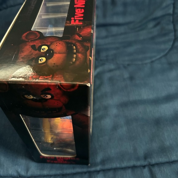 Five Nights at Freddy's 4-Pack: Toy Freddy Toy Bonnie Toy Chica & Mangle 5” - Picture 4 of 10